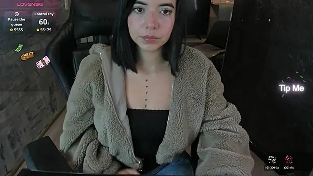 NicolRoss  online show from November 4, 2025, 1:48 pm