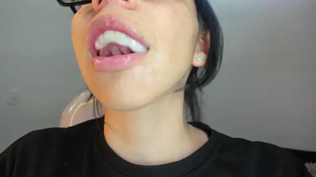 Snapshot of Katty_mouth chatting on December 4, 2025, 8:41 pm Katty mouth online show from December 4, 2025, 8:41 pm