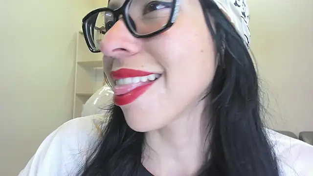 Snapshot of Katty_mouth chatting on October 29, 2025, 7:24 pm Katty mouth online show from October 29, 2025, 7:24 pm