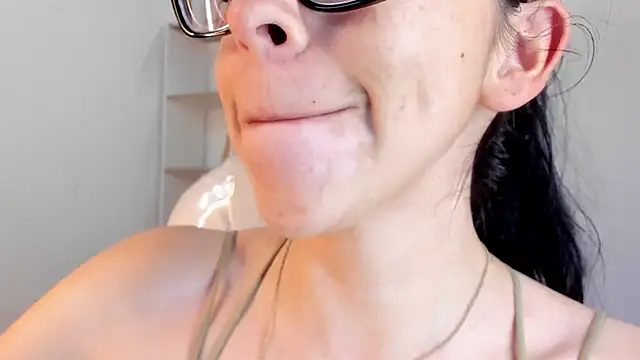 Snapshot of Katty_mouth chatting on October 9, 2025, 8:53 pm Katty mouth online show from October 9, 2025, 8:53 pm