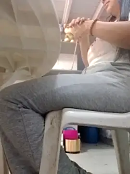 Snapshot of VivienAndClark chatting on November 4, 2025, 3:05 pm VivienAndClark online show from November 4, 2025, 3:05 pm