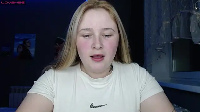 Snapshot of Light_Luna chatting on October 24, 2025, 3:55 pm Light Luna online show from October 24, 2025, 3:55 pm