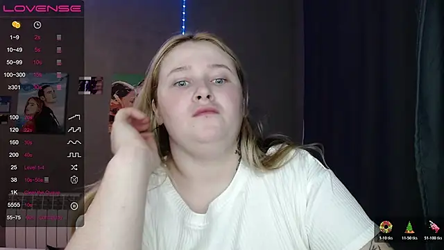 Snapshot of Light_Luna chatting on October 31, 2025, 2:57 pm Light Luna online show from October 31, 2025, 2:57 pm