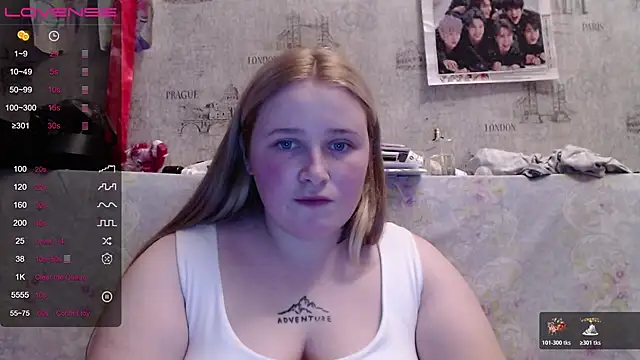 Snapshot of Light_Luna chatting on October 28, 2025, 2:49 pm Light Luna online show from October 28, 2025, 2:49 pm