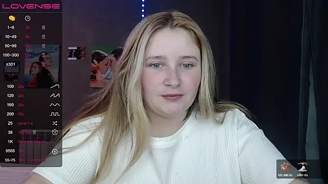 Snapshot of Light_Luna chatting on November 1, 2025, 2:11 pm Light Luna online show from November 1, 2025, 2:11 pm