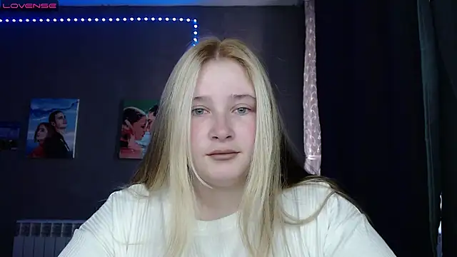 Snapshot of Light_Luna chatting on October 19, 2025, 7:22 am Light Luna online show from October 19, 2025, 7:22 am