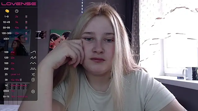 Snapshot of Light_Luna chatting on October 26, 2025, 7:20 am Light Luna online show from October 26, 2025, 7:20 am