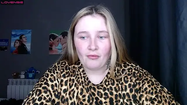 Snapshot of Light_Luna chatting on September 17, 2025, 1:46 pm Light Luna online show from September 17, 2025, 1:46 pm