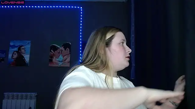 Snapshot of Light_Luna chatting on October 11, 2025, 1:45 pm Light Luna online show from October 11, 2025, 1:45 pm