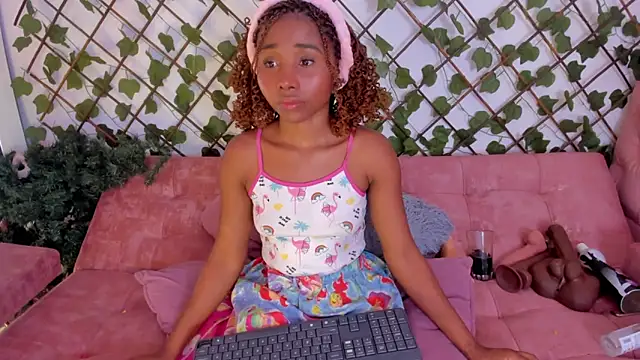 Snapshot of kimmysantoo chatting on October 13, 2025, 4:58 am kimmysantoo online show from October 13, 2025, 4:58 am