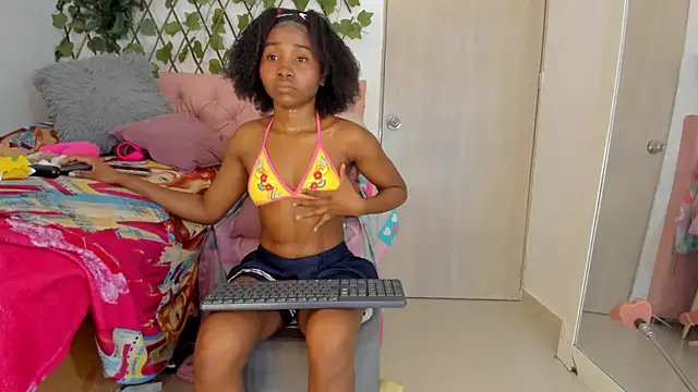 Snapshot of kimmysantoo chatting on March 8, 2025, 12:20 pm kimmysantoo online show from March 8, 2025, 12:20 pm