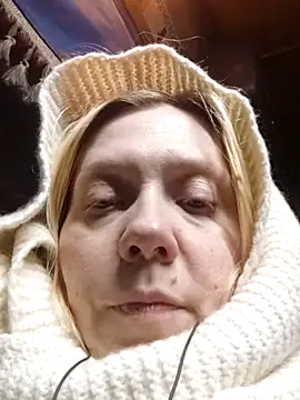 Snapshot of LeraSweet chatting on December 15, 2025, 4:57 pm LeraSweet online show from December 15, 2025, 4:57 pm