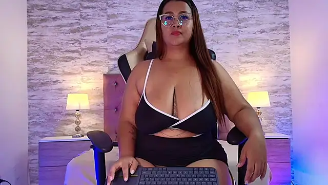 IsabellMendez  online show from February 17, 2025, 4:28 pm
