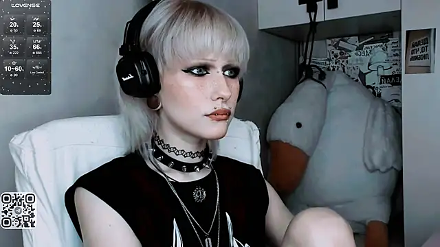 Snapshot of say_mary chatting on October 22, 2025, 10:15 am say mary online show from October 22, 2025, 10:15 am