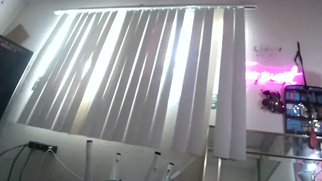 Snapshot of BeckiTooSweet chatting on January 28, 2025, 6:49 pm BeckiTooSweet online show from January 28, 2025, 6:49 pm