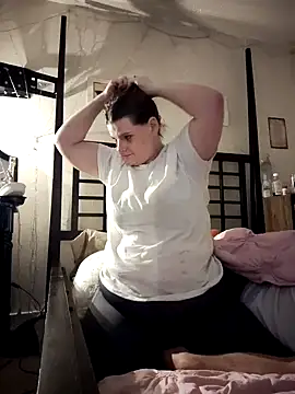 Snapshot of BeckiTooSweet chatting on December 3, 2024, 7:27 am BeckiTooSweet online show from December 3, 2024, 7:27 am