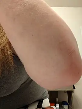 Snapshot of BeckiTooSweet chatting on February 22, 2025, 12:27 am BeckiTooSweet online show from February 22, 2025, 12:27 am