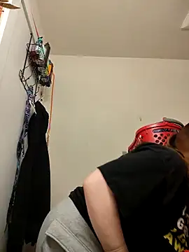 Snapshot of BeckiTooSweet chatting on February 14, 2025, 12:47 pm BeckiTooSweet online show from February 14, 2025, 12:47 pm