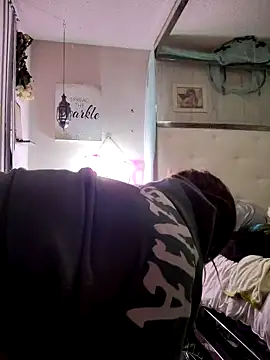 Snapshot of BeckiTooSweet chatting on March 4, 2025, 3:33 am BeckiTooSweet online show from March 4, 2025, 3:33 am