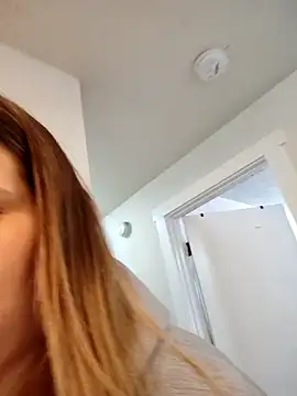 Snapshot of BeckiTooSweet chatting on March 13, 2025, 5:07 pm BeckiTooSweet online show from March 13, 2025, 5:07 pm