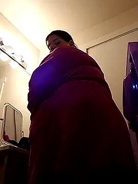 Snapshot of BeckiTooSweet chatting on November 3, 2025, 12:53 pm BeckiTooSweet online show from November 3, 2025, 12:53 pm