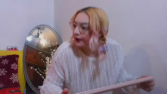 Catlady333 online show from December 18, 2025, 4:50 am