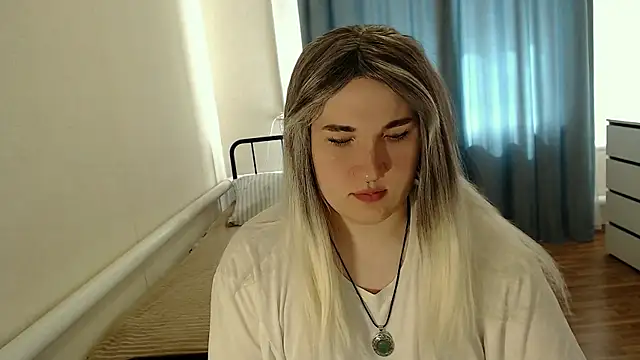 Snapshot of EvaMiron chatting on June 29, 2026, 10:11 am EvaMiron online show from June 29, 2026, 10:11 am