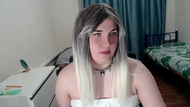 EvaMiron online show from March 19, 2026, 4:51 pm