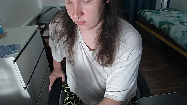 EvaMiron online show from September 22, 2025, 9:26 am