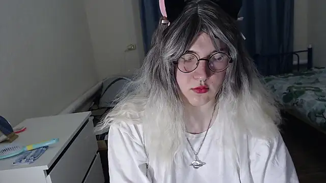 EvaMiron online show from February 16, 2026, 3:43 pm