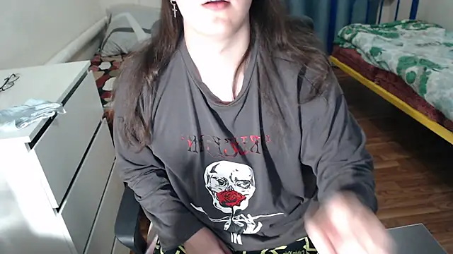 EvaMiron online show from October 2, 2025, 9:40 pm