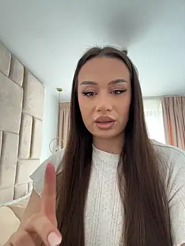 deliaroyal online show from April 28, 2026, 12:09 pm