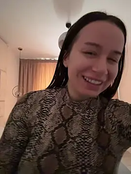 deliaroyal online show from April 21, 2026, 1:17 pm