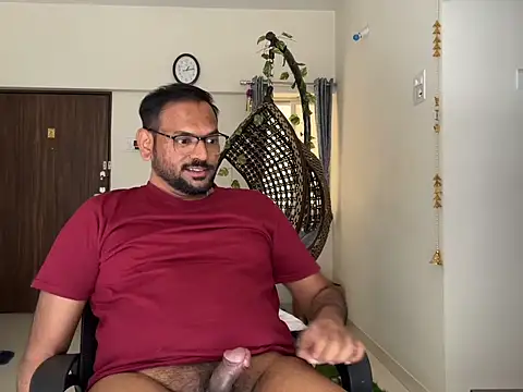 lovbombayduck11 online show from May 27, 2026, 7:38 am