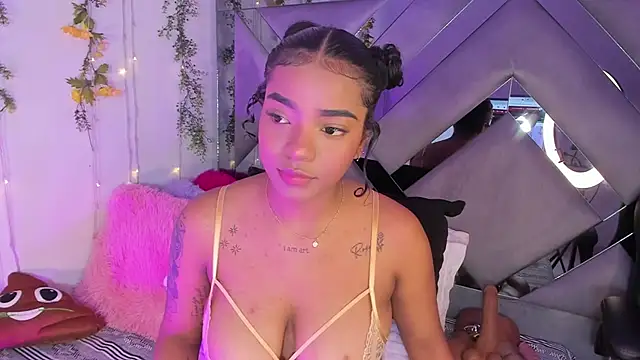 Iris hott1 online show from March 7, 2025, 8:33 pm