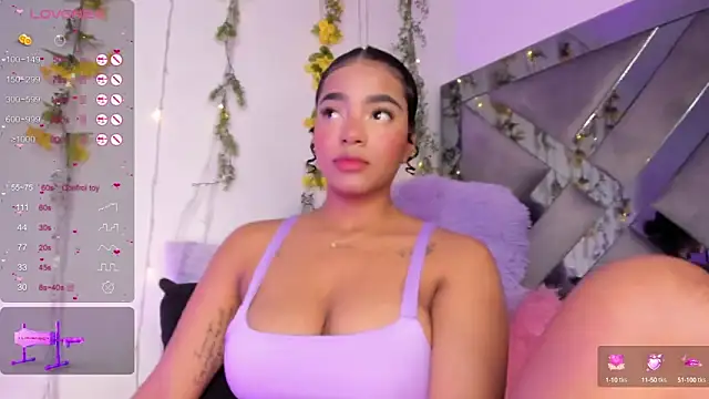 Iris hott1 online show from February 11, 2025, 8:10 pm