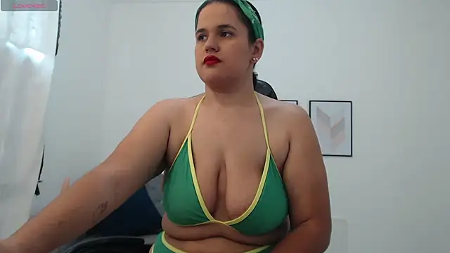 natalia curvy1 online show from September 26, 2025, 6:04 pm