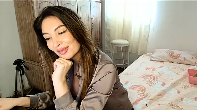 Girl glamourt online show from March 7, 2025, 6:22 pm