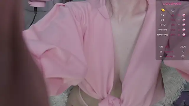 Snapshot of berrybaebaby chatting on October 24, 2025, 3:05 am berrybaebaby online show from October 24, 2025, 3:05 am