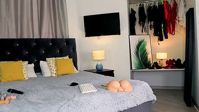 Snapshot of InvitingTina chatting on October 5, 2025, 8:27 am InvitingTina online show from October 5, 2025, 8:27 am