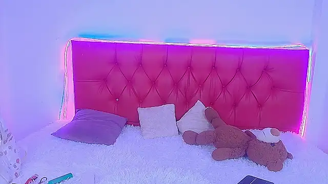 Little Cuttie  online show from February 22, 2025, 3:56 am