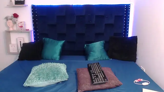 Snapshot of SaraApril_1 chatting on March 15, 2025, 11:39 pm SaraApril 1 online show from March 15, 2025, 11:39 pm