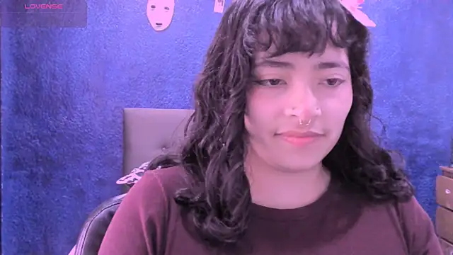 NinaYellow online show from October 21, 2025, 4:28 pm