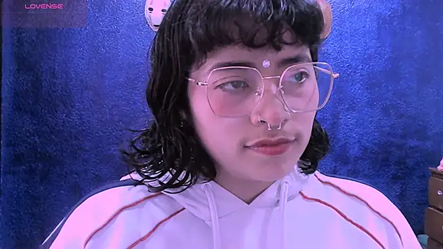 NinaYellow online show from January 8, 2026, 3:40 pm