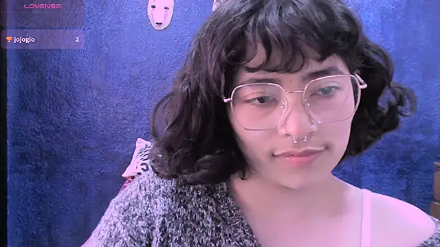 NinaYellow online show from December 2, 2025, 1:57 pm