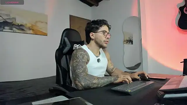 LucianSinclair online show from August 9, 2026, 12:18 am