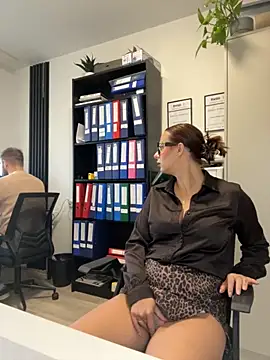 Snapshot of Hii_Lolla chatting on September 18, 2025, 6:05 am Hii Lolla online show from September 18, 2025, 6:05 am