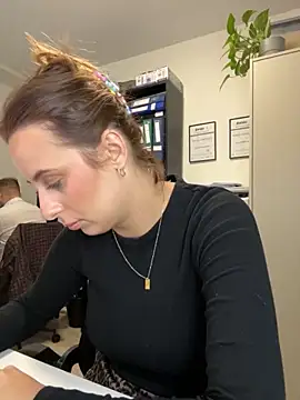 Snapshot of Hii_Lolla chatting on October 14, 2025, 6:03 am Hii Lolla online show from October 14, 2025, 6:03 am