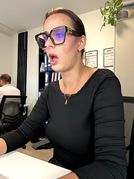 Snapshot of Hii_Lolla chatting on October 3, 2025, 6:04 am Hii Lolla online show from October 3, 2025, 6:04 am