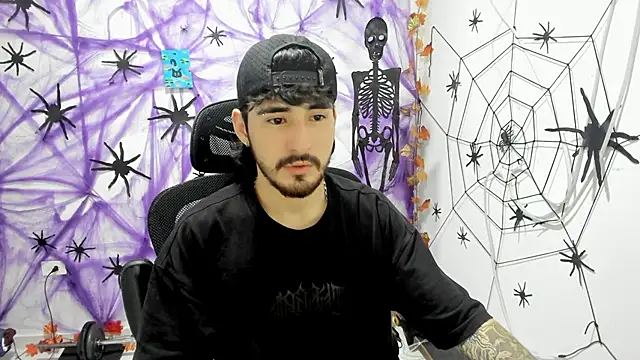 DmitriSanders online show from December 16, 2025, 1:10 am